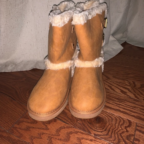 Tan Ugg’s - Picture 1 of 5
